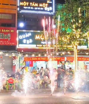 KHÔNG GIAN QUÁN